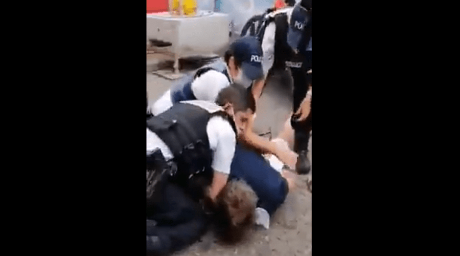 بالفيديو.. هذا ما يحدث لك في فرنسا مع الشرطة عندما لا تضع الكمامة