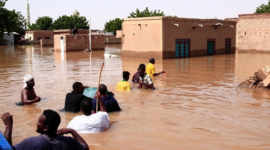 ارتفاع ضحايا السيول والفيضانات بالسودان إلى 102