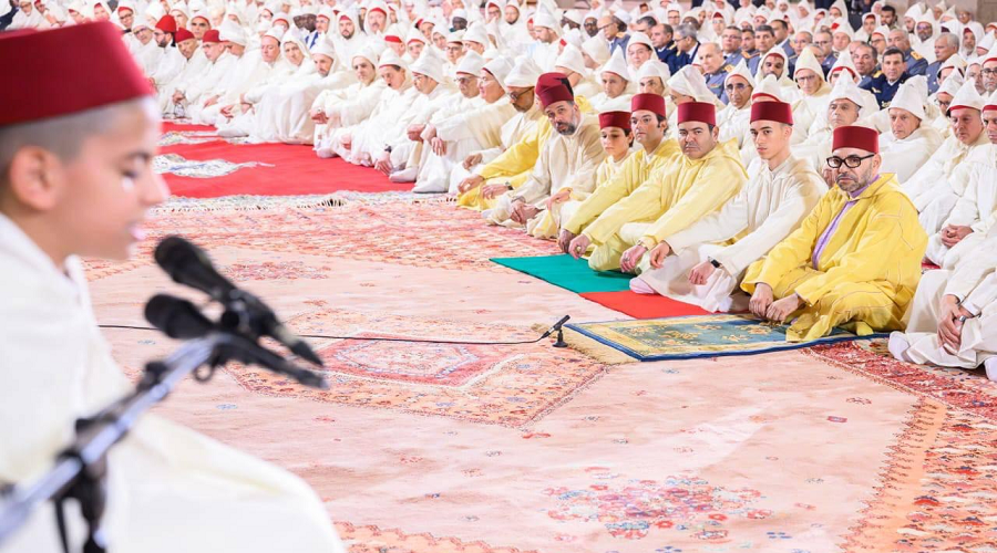 أمير المؤمنين يترأس بمسجد الحسن الثاني حفلا دينيا إحياء لليلة القدر