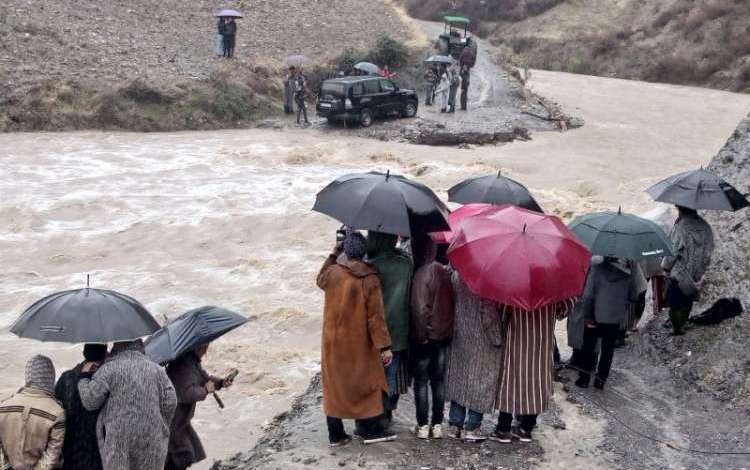 السيول تودي بحياة دركي بإقليم زاكورة