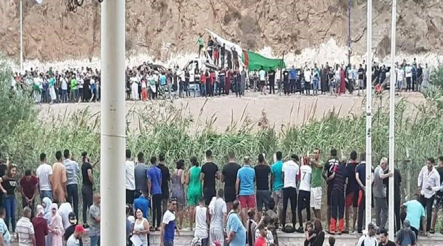 بالفيديو.. احتفالات على الحدود المغربية الجزائرية بتأهل "الخضر" لنصف نهائي الكان"