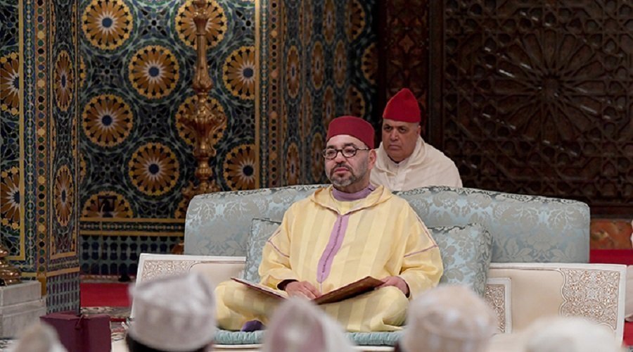 الملك يسلم جائزة محمد السادس للمتفوقين في برنامج محاربة الأمية بالمساجد