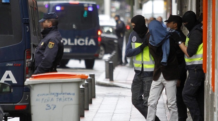 إسبانيا توقف 5 دواعش مغاربة بتهمة استقطاب "معتقلين"