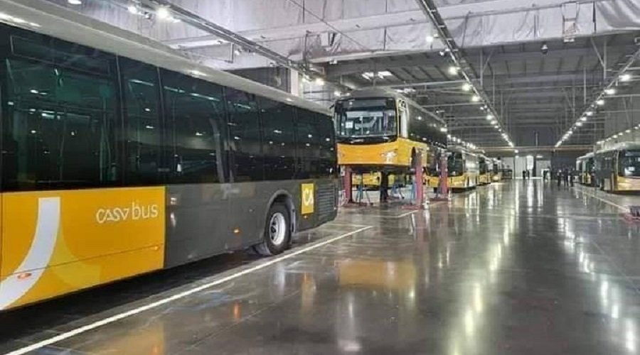 تسير شركة للحافلات رحلة كل ساعتين من مدينة الرياض