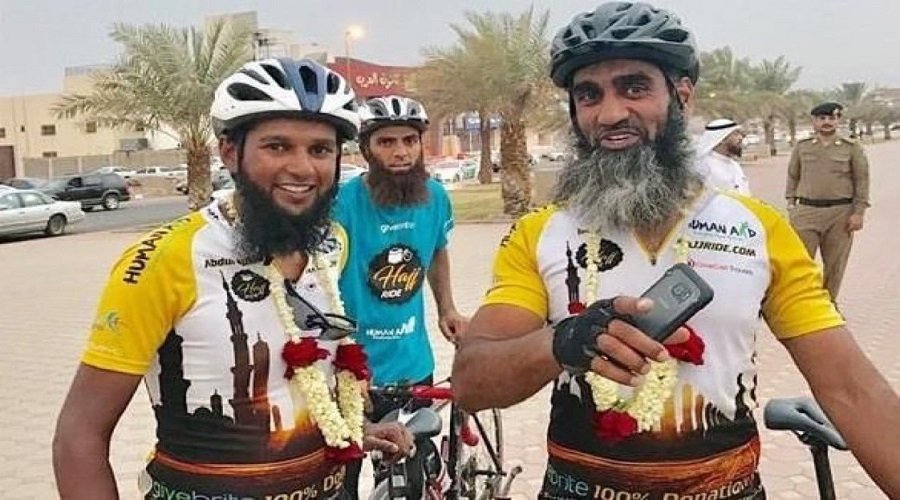حجاج بريطانيون يصلون من لندن إلى السعودية على دراجات هوائية (فيديو)