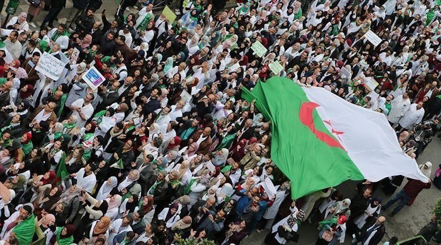 أحكام بالسجن في حق 3 نشطاء بالحراك الاحتجاجي في الجزائر