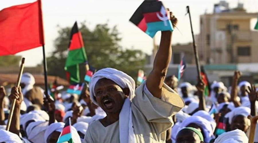 المتظاهرون السودانيون يرفضون فض اعتصامهم قبل الإسقاط الكامل للنظام