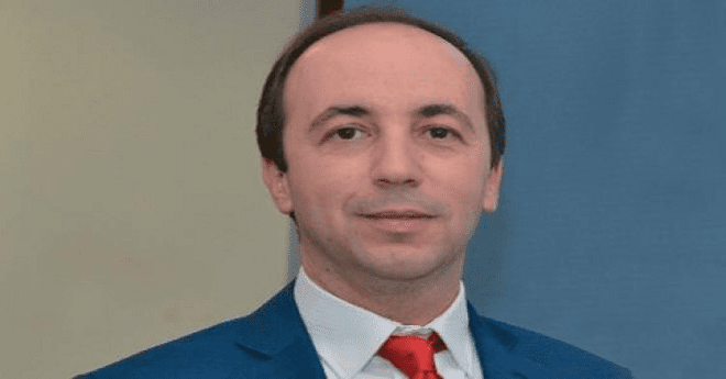 أنس الدكالي يطلب مهلة طويلة من الأطباء لحل مطالبه