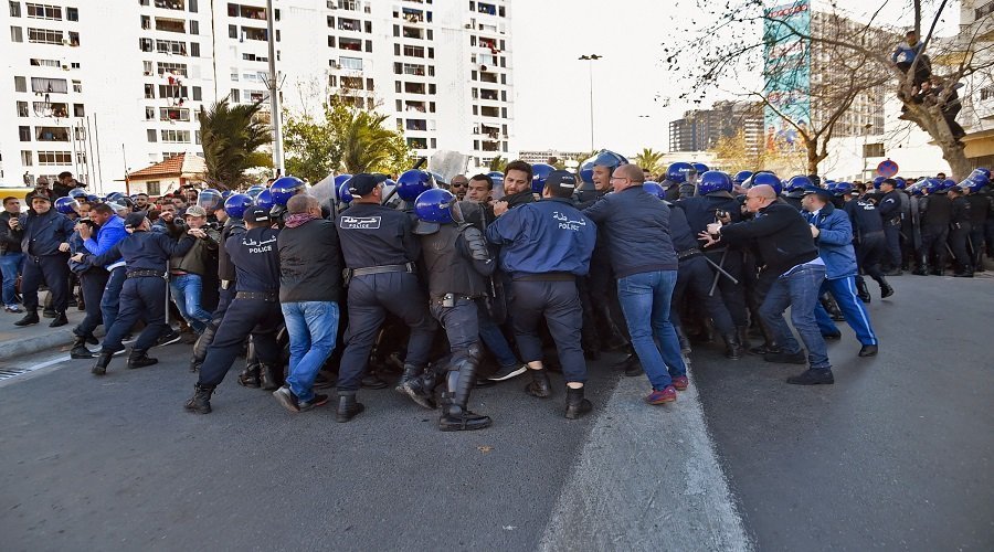 قوات الأمن تعتقل 195 شخصا خلال احتجاجات الجزائر