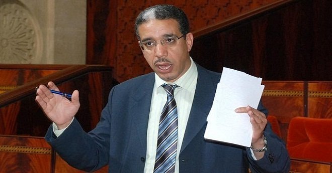 بالفيديو.. رباح يدخل في مشادّات كلامية مع باعة جائلين ويتّصل بالشرطة لاعتقال رئيسهم