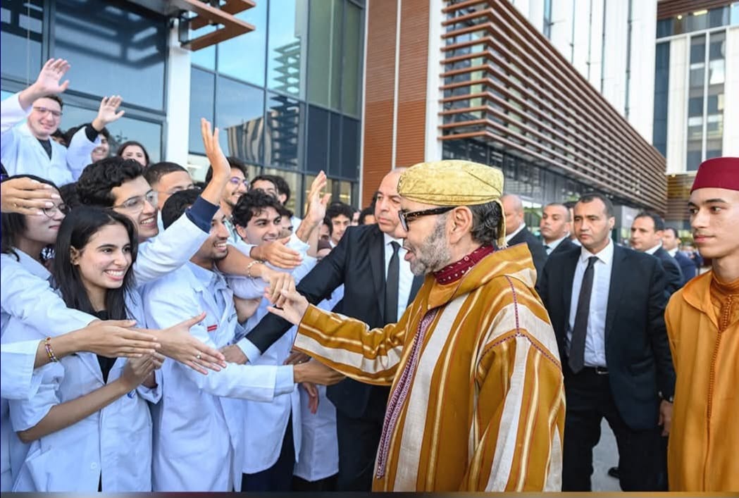 جلالة الملك يدشن المركب الاستشفائي الجامعي الدولي محمد السادس للرباط ويعطي تعليماته السامية لافتتاح المركز الاستشفائي الجامعي محمد السادس لأكادير