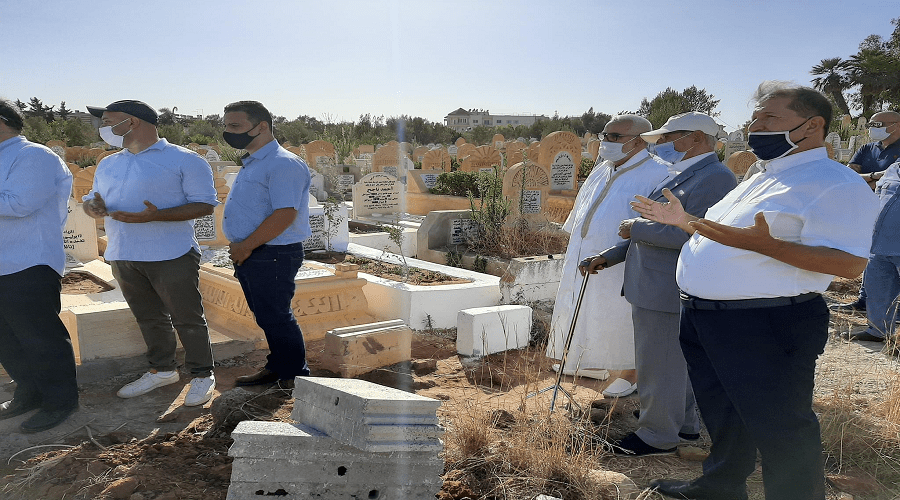 بنكيران يظهر في مراسيم دفن الصحافي الفلسطيني محمود معروف 