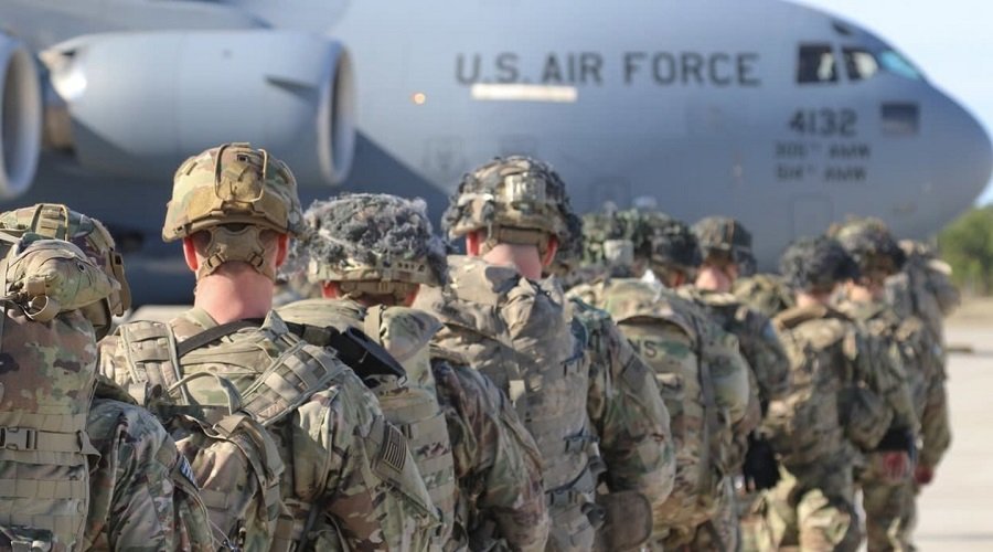 وزير الدفاع الأمريكي يكذّب خروج قوات بلاده من العراق