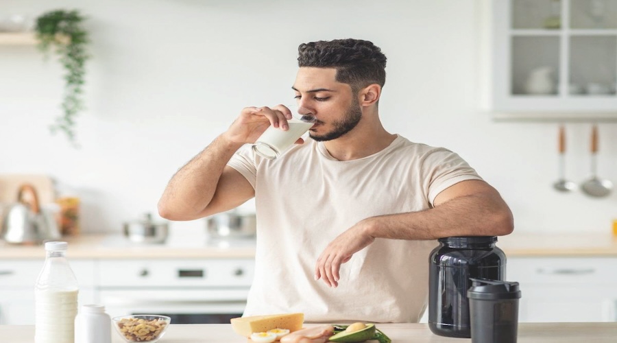 اكتشاف مخاطر خفية في منتجات بروتين شهيرة