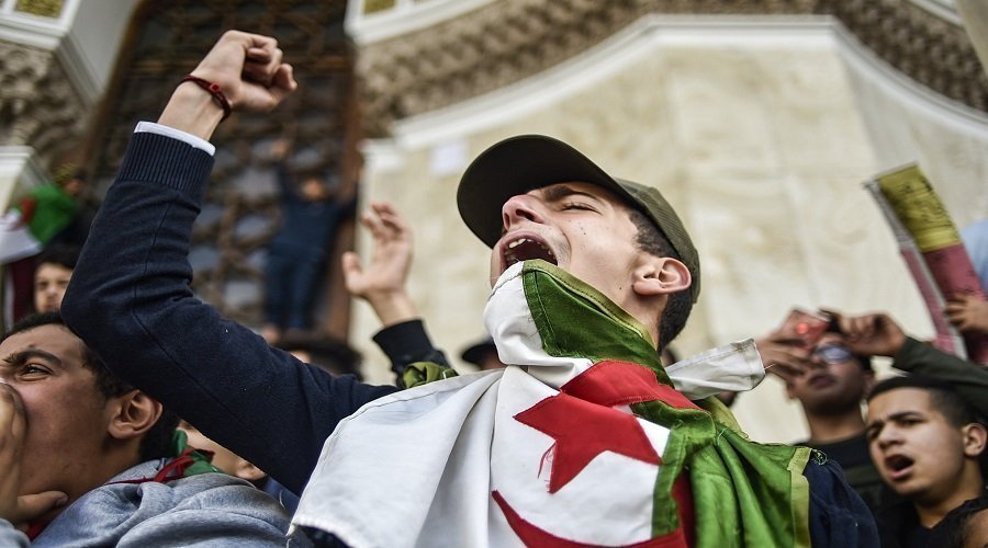 الحراك الجزائري .. تدهور الحالة الصحية لمعتقلين خاضوا إضرابا عن الطعام