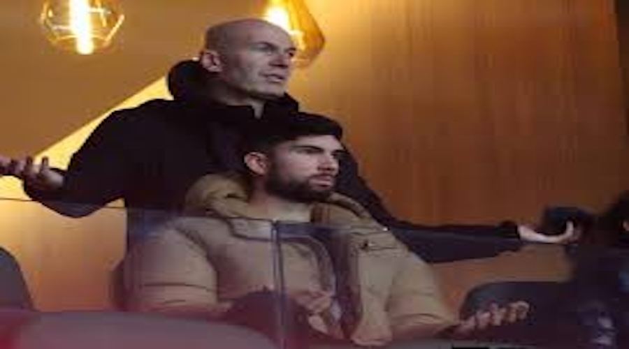 زيدان يحرص على متابعة نجله مع "الخضر"