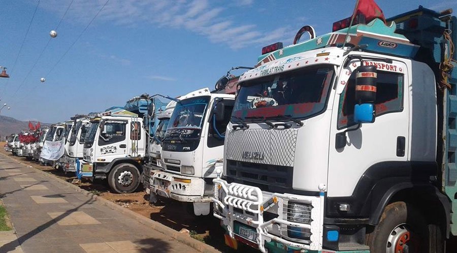 أرباب وسائقو الشاحنات  يلوحون بإضرابات جديدة