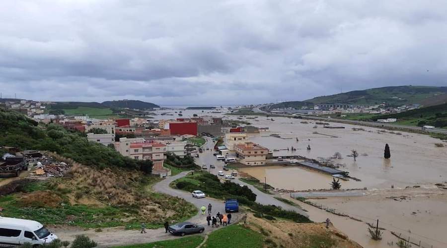 فيضانات قوية تغرق منازل مجاورة لواد القصر الصغير بضواحي طنجة