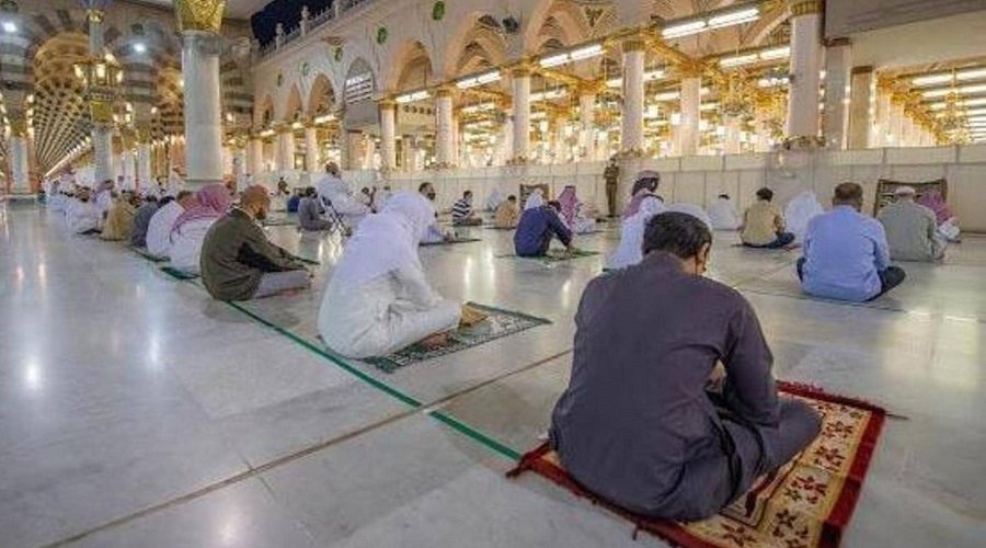 بعد إغلاق دام أكثر من شهري.. المسجد النبوي يفتح أبوابه للمصلين