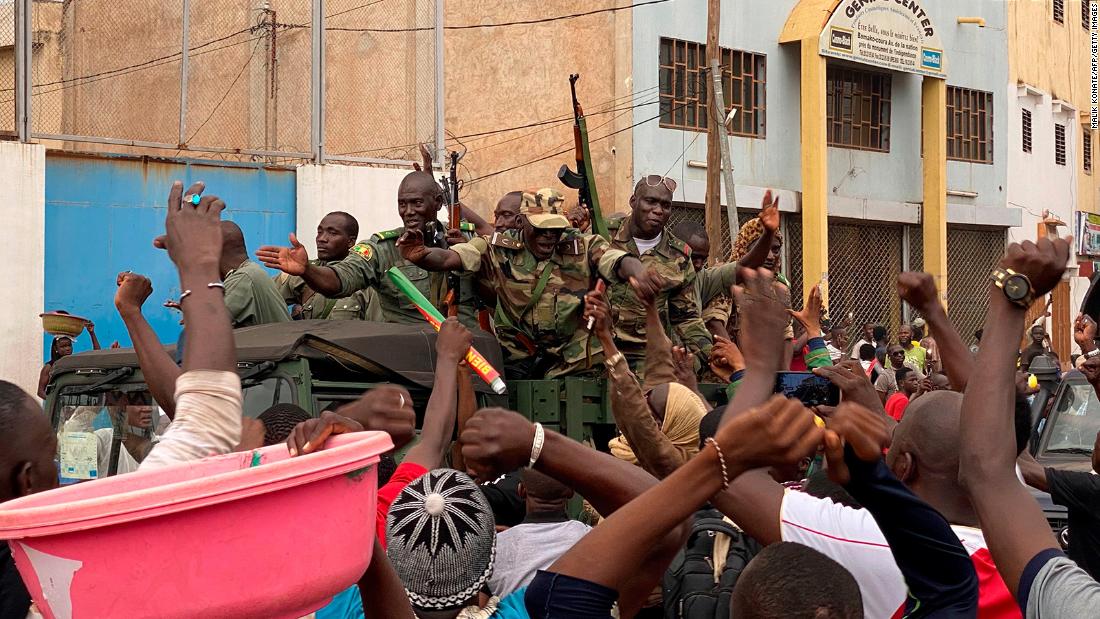 انقلاب عسكري في مالي والرئيس في قبضة المتمردين
