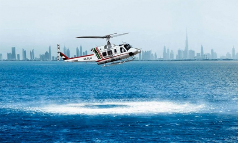سقوط طائرة هليكوبتر في البحر بالإمارات