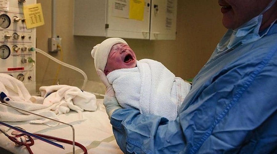 ولدت بوزن 245 غراما.. أصغر رضيعة في العالم تغادر المستشفى