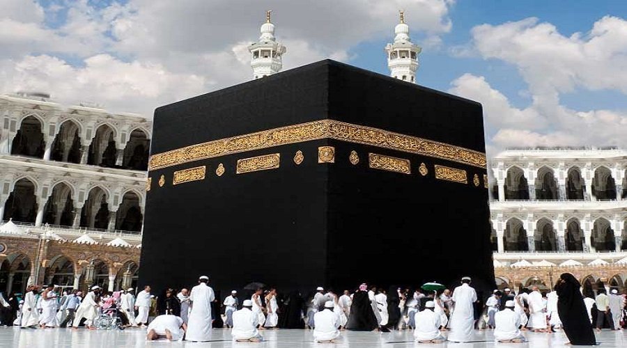 السعودية توقف الصلاة بالمساجد باستثناء الحرمين