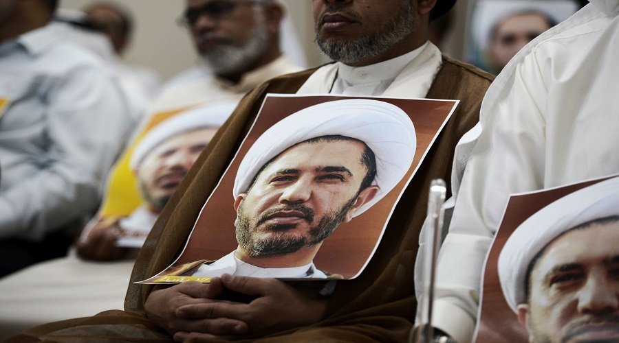 السجن المؤبد لـ 3 قياديين في المعارضة البحرينية بتهمة التخابر مع قطر