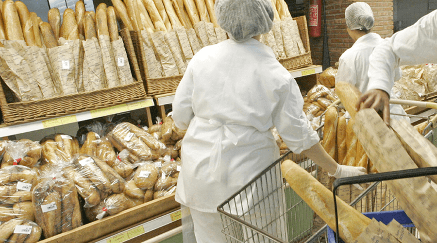 أرباب المخابز يتراجعون عن الزيادة في أسعار الخبز