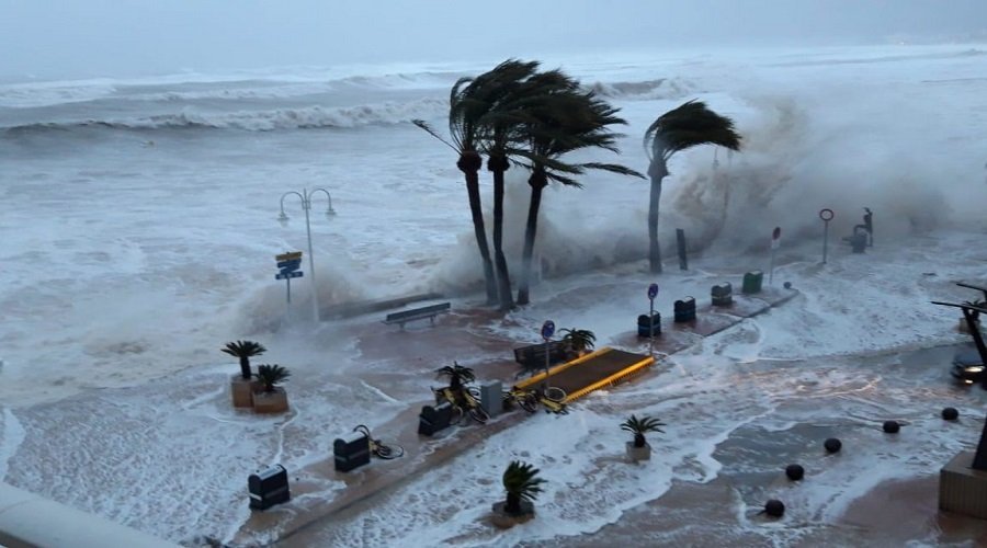 العاصفة غلوريا مستمرة في ضرب إسبانيا وتصل فرنسا