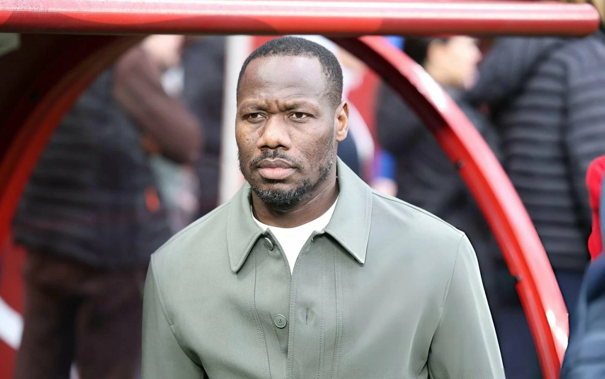 سوابق مدرب السنغال العنيفة... كسر أنف زوجته وحكم بسنة سجنا في فرنسا واعتدى على رؤساء نوادي أوروبية