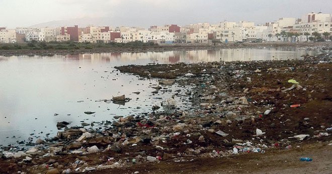 العامل الجديد بالمضيق يدشن عمله بزيارة كارثة بيئية بمرتيل
