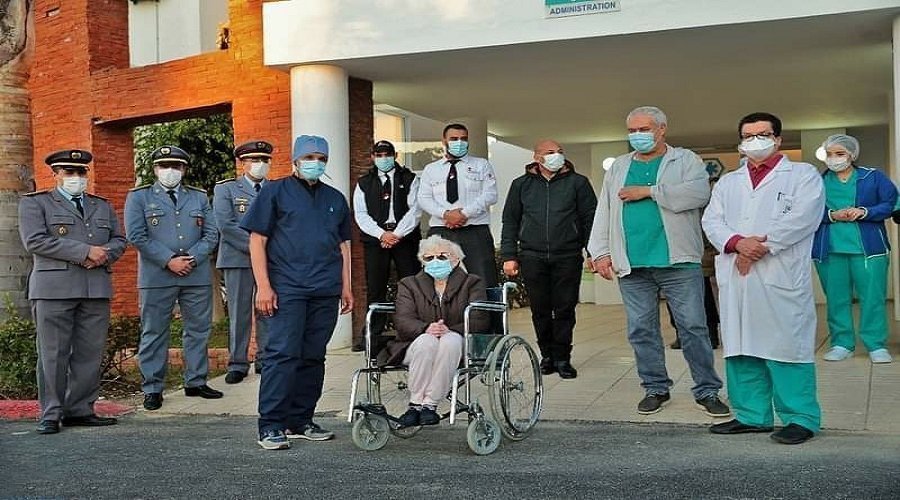 ألمانية تبلغ 78 سنة تغادر مستشفى طنجة بعد شفائها من كورونا