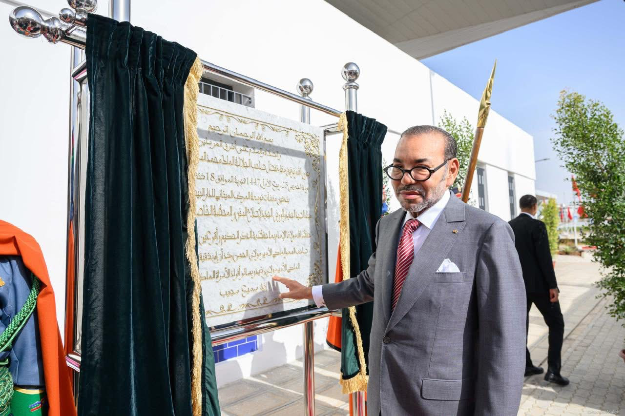 الملك يدشن ويزور عددا من المشاريع الكبرى المندرجة في إطار إعادة هيكلة وتطوير المركب المينائي للدار البيضاء