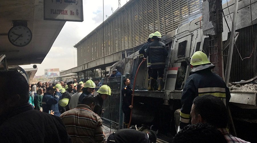 عشرات القتلى والمصابين في اصطدام قطار بمحطة في مصر