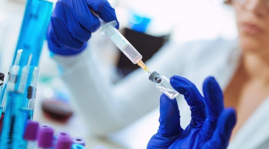 رئيس دولة يتطوع لاختبار اللقاح الروسي ضد كورونا