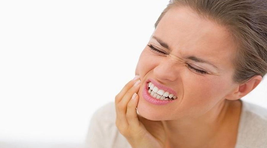 طرق سحرية للتخفيف من حساسية الأسنان