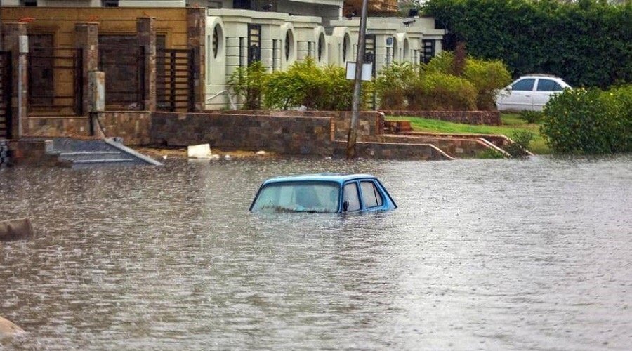 عاصفة التنين تودي بحياة عشرين شخصا بمصر