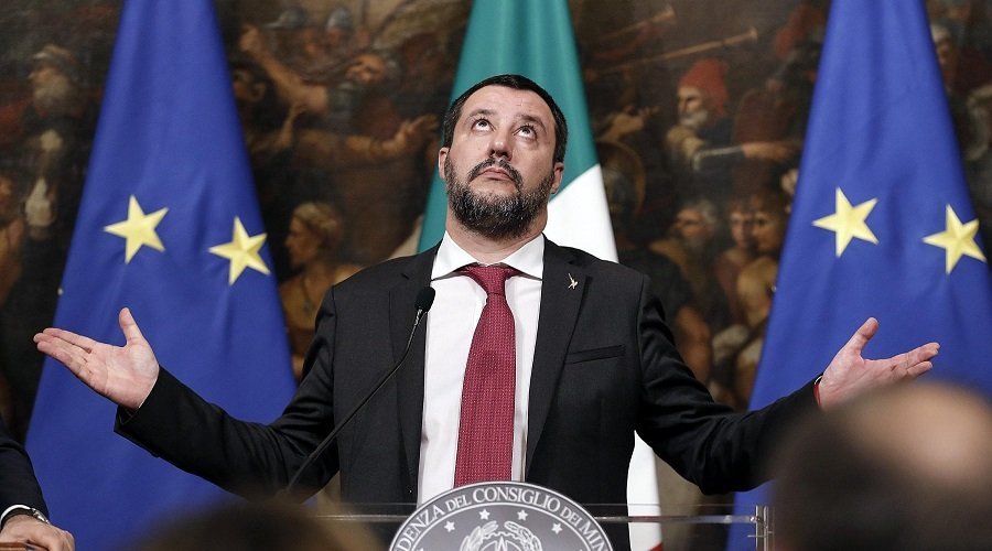 نائب رئيس الوزراء الإيطالي يأمل أن يتخلص الفرنسيون من ماكرون