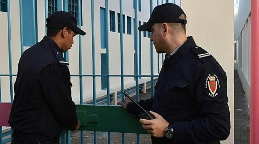 مندوبية السجون تكشف سبب توقيف موظفَين بسجن طنجة