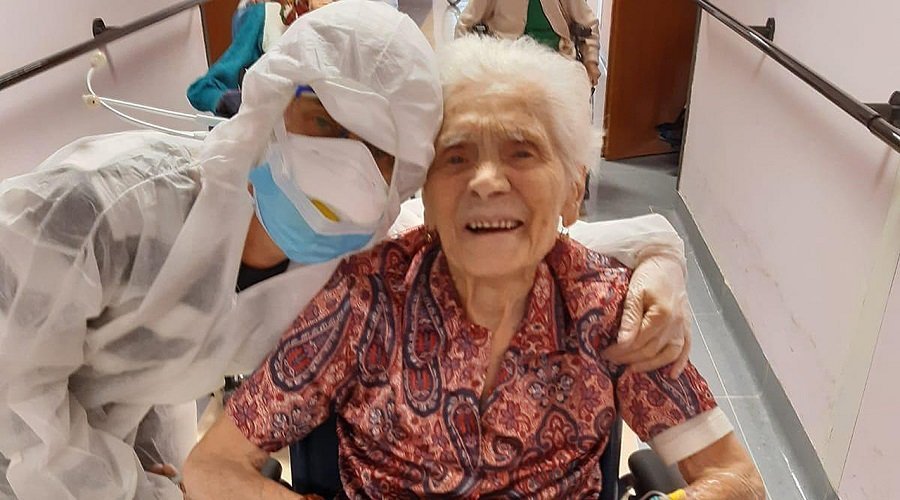 شفاء إيطالية عمرها 103 سنة من فيروس كورونا