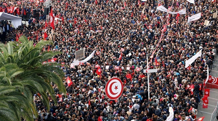 إضراب عام في تونس احتجاجا على رفض الحكومة رفع الأجور