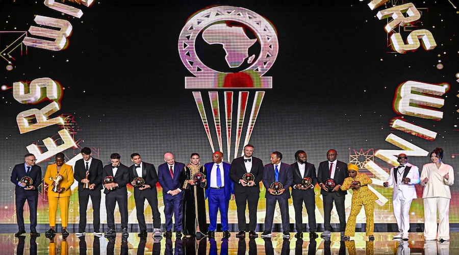 حكيمي وشباك عريسا حفل جوائز الكاف بالرباط وإشادة كبيرة بدور جلالة الملك في تطوير الكرة الإفريقية