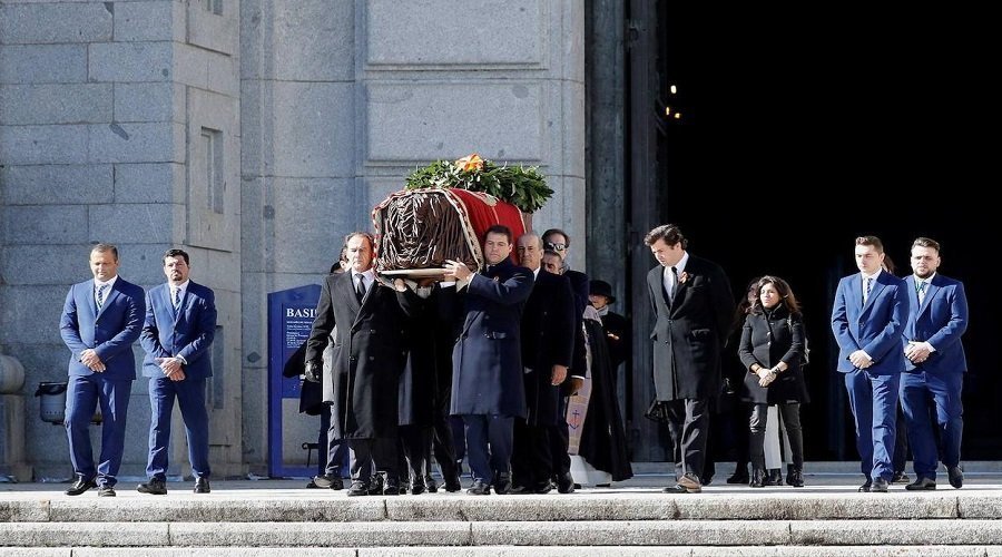 إسبانيا تنقل رفات الديكتاتور فرانكو من مقبرة حكومية