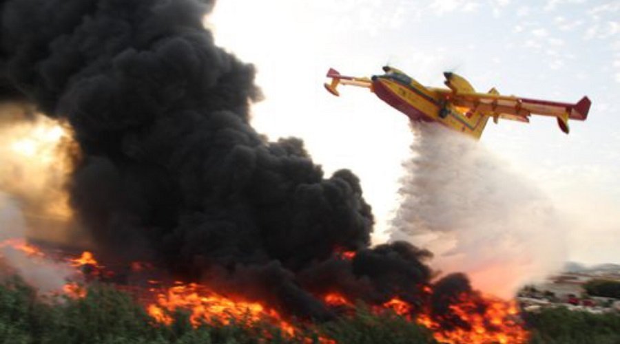 الاستعانة بطائرات لإخماد حريق بغابة حوز الملاليين بعمالة المضيق-الفنيدق