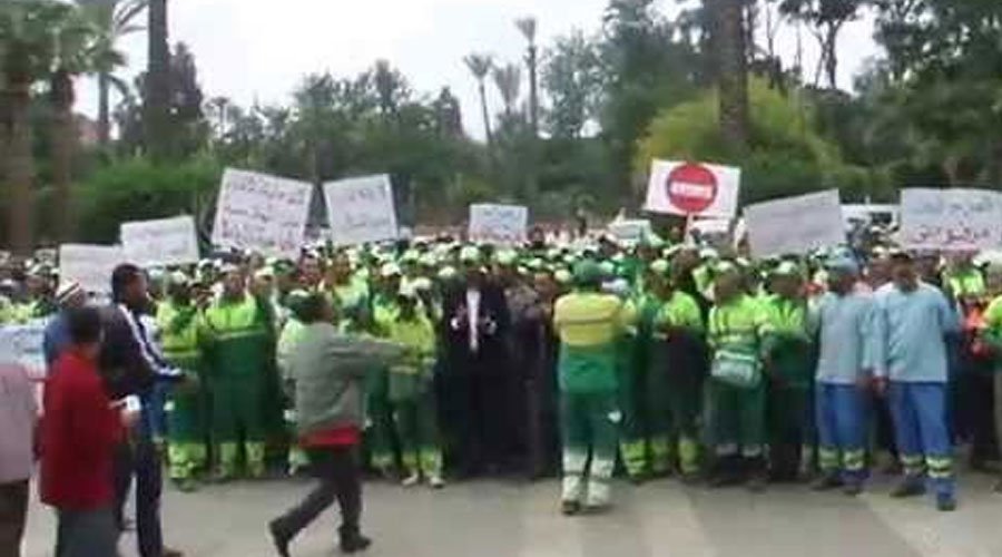 عمال الانعاش الوطني يحتجون أمام البرلمان