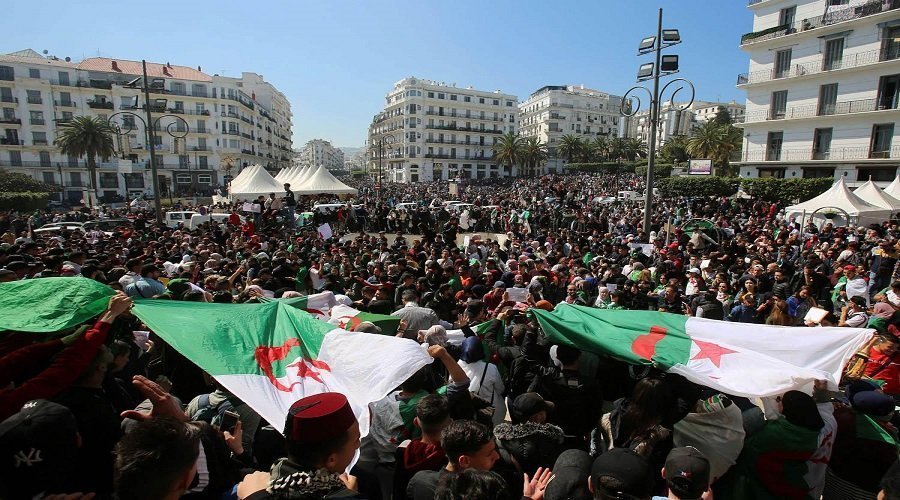 بعد خطاب الرئيس المؤقت.. تظاهرات حاشدة بالجزائر