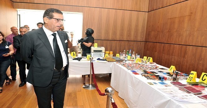 بالصور.. هذا ما تم حجزه عند تفكيك عصابة دولية لتزوير وثائق الهجرة