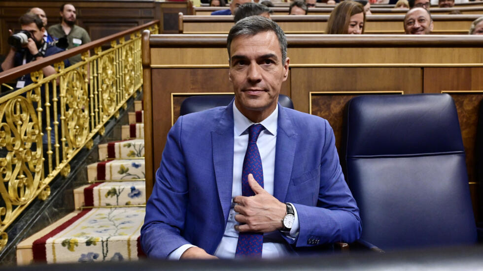 رئيس الوزراء الإسباني يتراجع عن الاستقالة ويقرر البقاء في منصبه