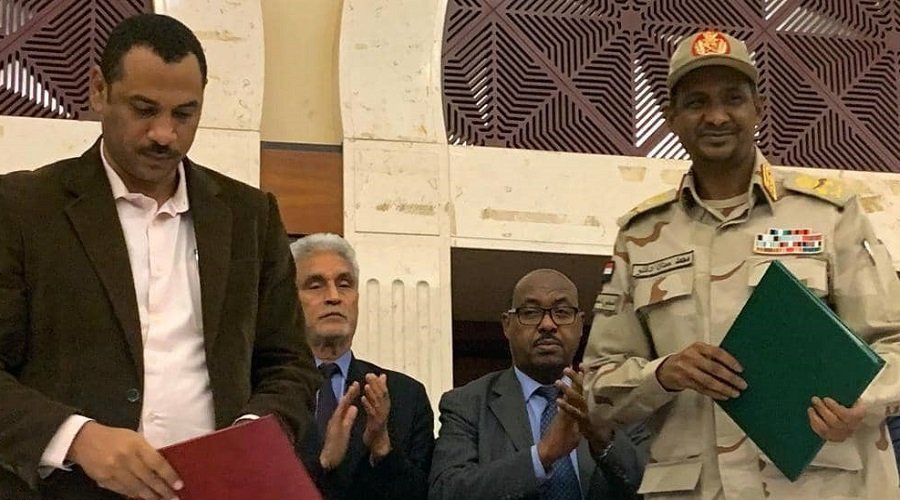 السودان.. التوقيع على "الاتفاق السياسي" بين المجلس العسكري وقادة الاحتجاج